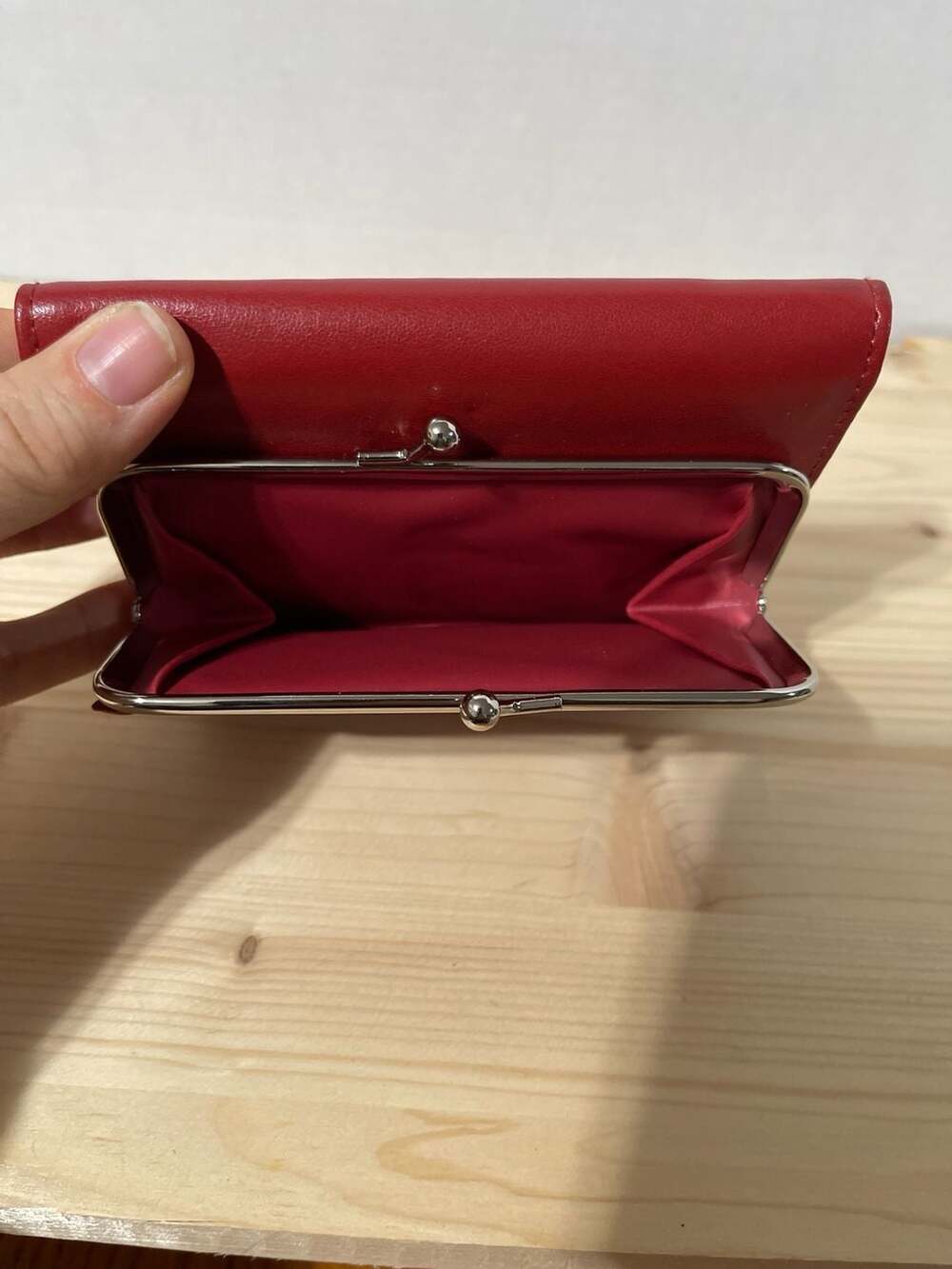 Dopp Red Leather Kisslock Trifold Wallet with Card Slots - Picture 8 of 8